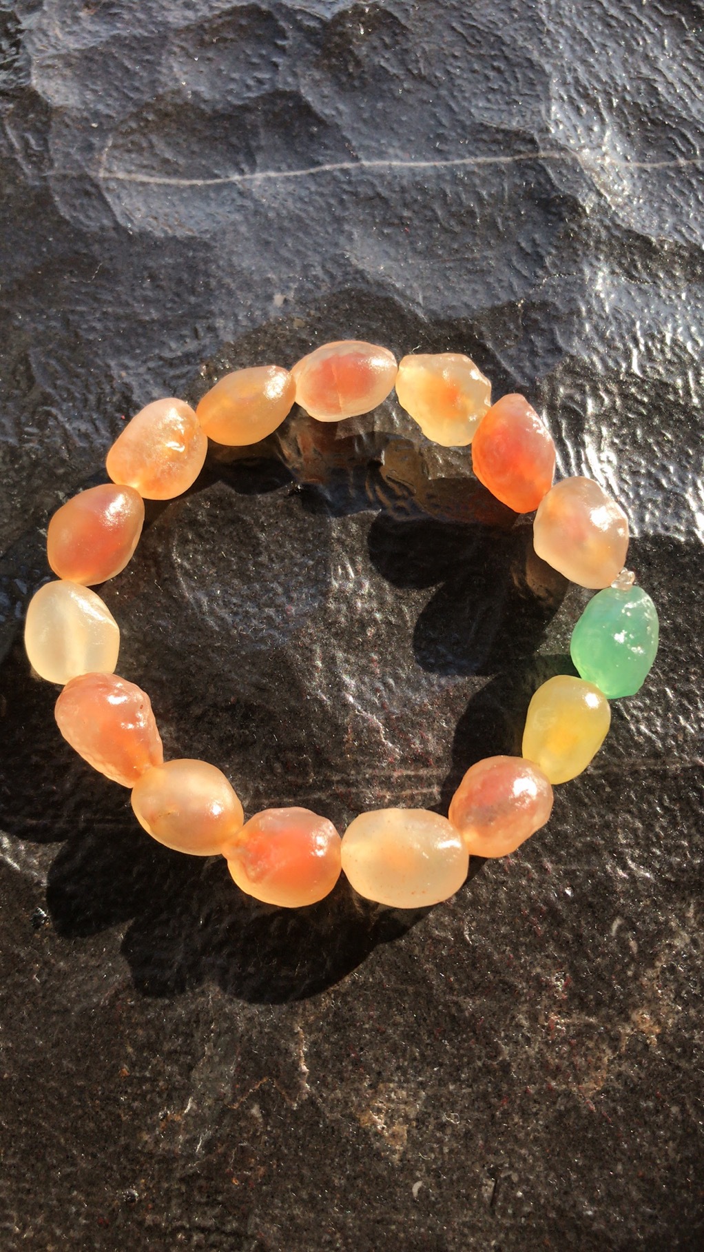 批发阿拉善戈壁原石玛瑙彩色糖心手串饰品