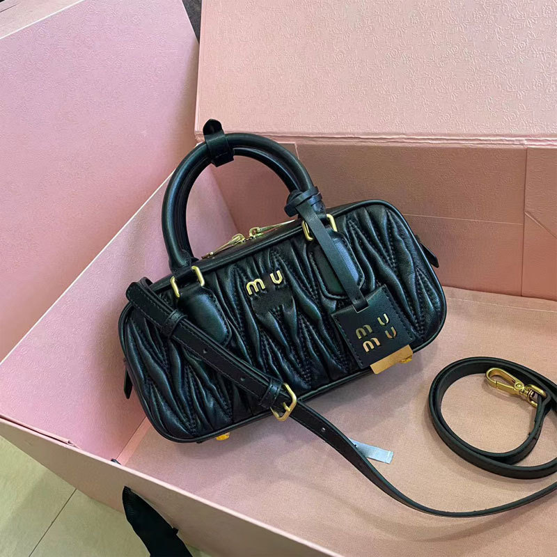 miu家包包女波士顿褶皱保龄球包真皮手提包包小众高级感斜挎包