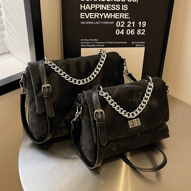 跨境质感包包女2023秋冬新款时尚秋冬菱格斜挎包软皮链条包托特包