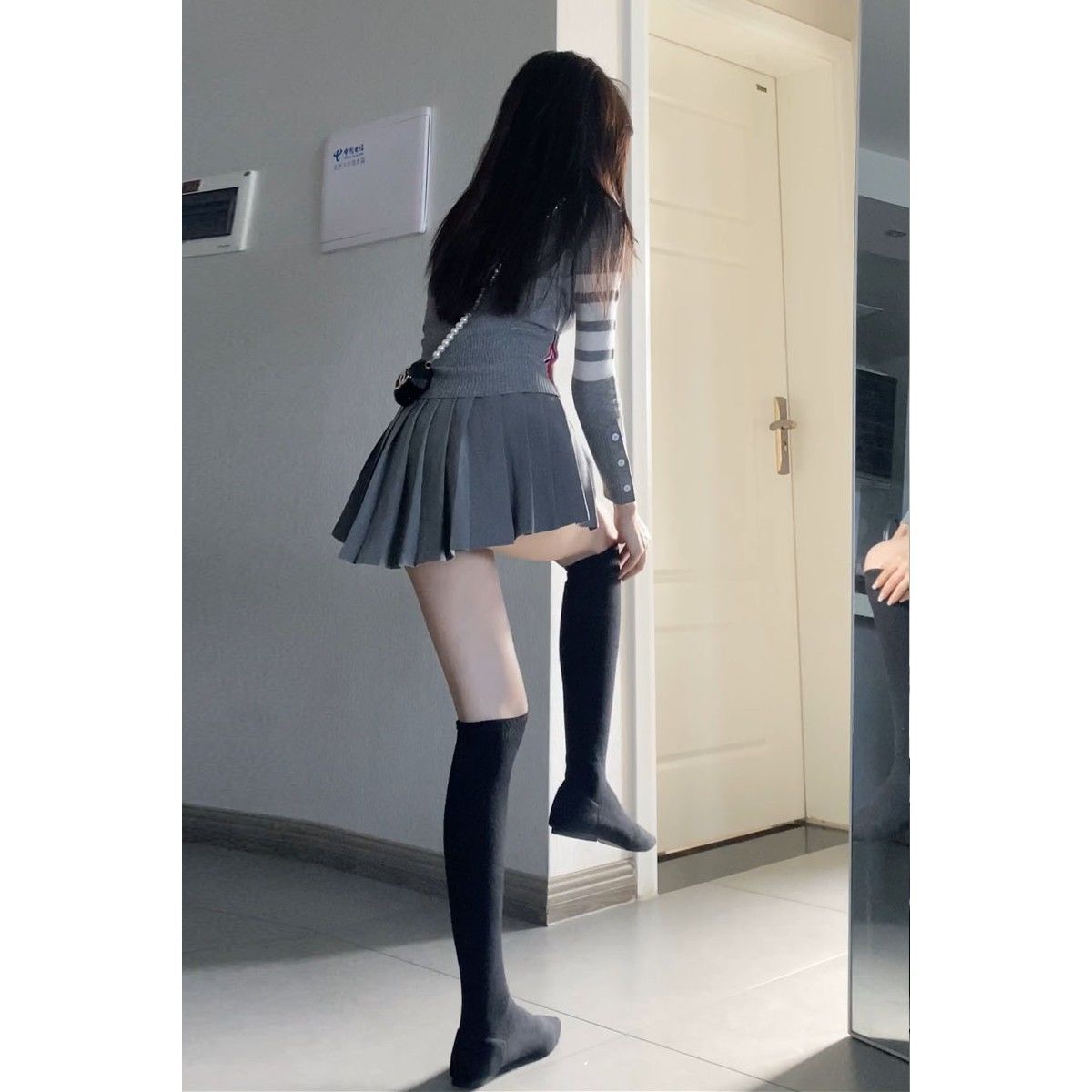 秋冬款百褶裙女秋款性感辣妹超短裙显瘦高腰半身蓬蓬裙防走光伞裙