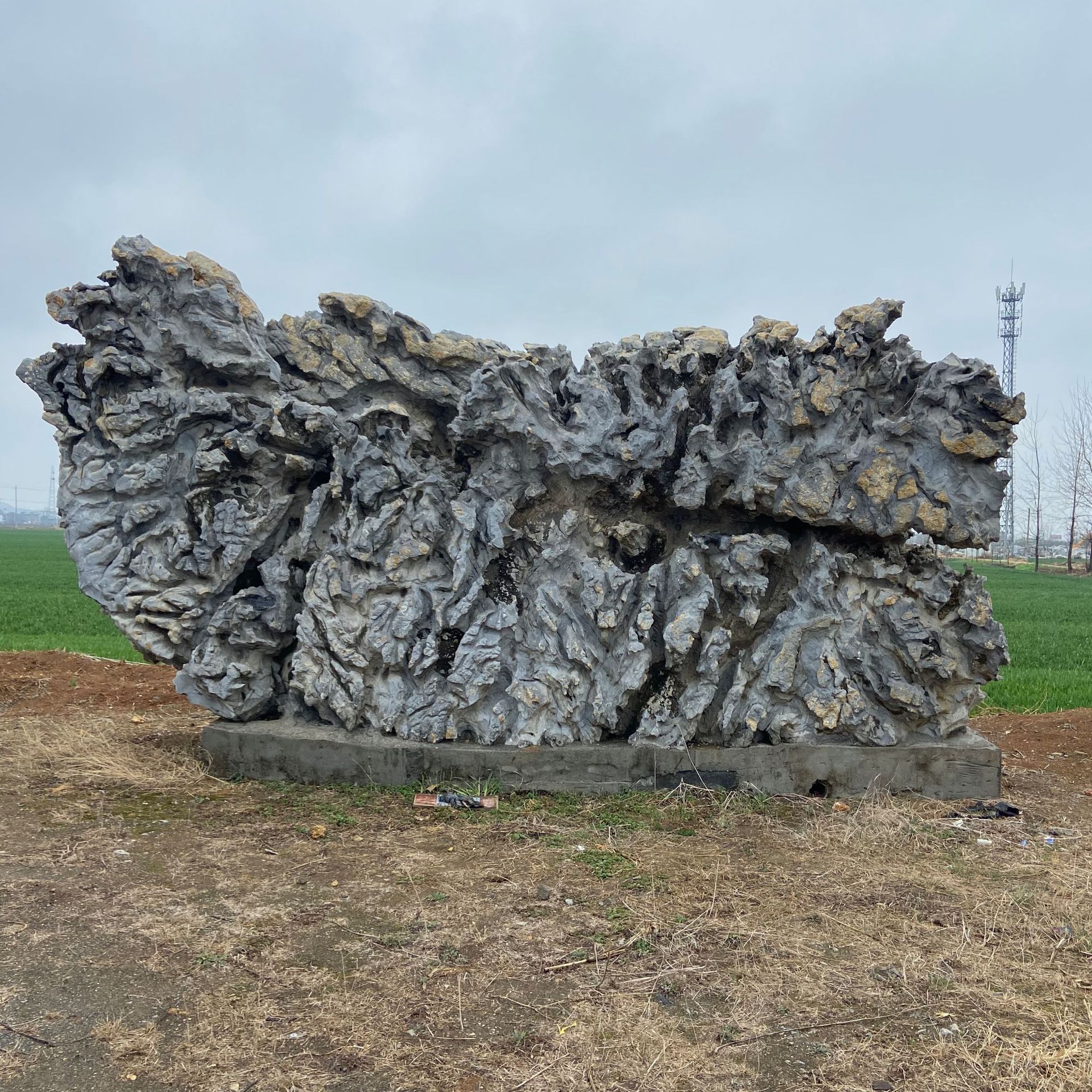 供应灵璧景观石大中小型园林刻字石假山制作流水及河道护坡千层石