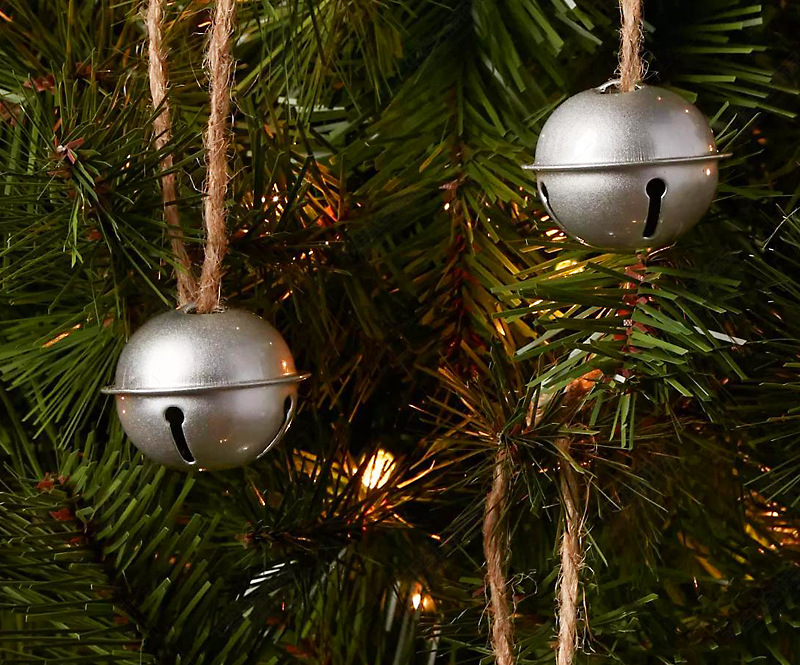 这些金属铃铛挂饰都是你一定会喜欢的节日装饰品无论是装饰再你的圣诞
