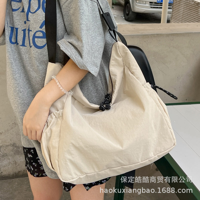 斜挎包包女大容量休闲单肩包帆布百搭夏季通勤托特饺子包2024新款