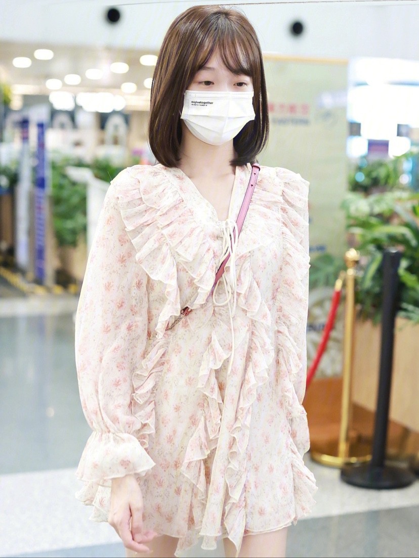 新款李子璇明星同款碎花法式荷叶边仙连衣裙女收腰显瘦长袖a字裙