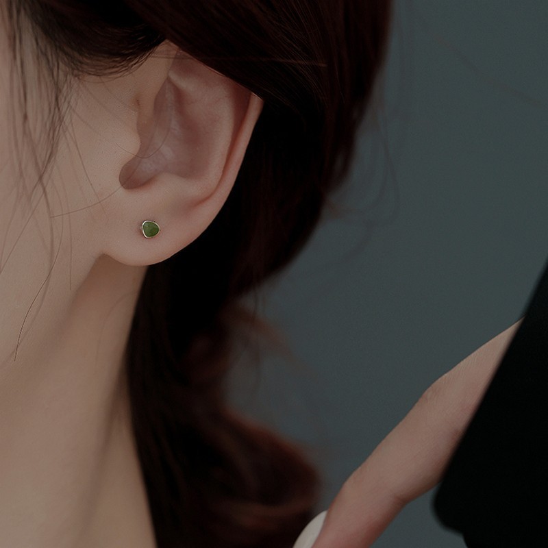 Trendy Personality Green Avocado Screw Tightening Buckle Stud Earrings for Women Simple Mini Small Oval Ear Bone Stud Ear Rings