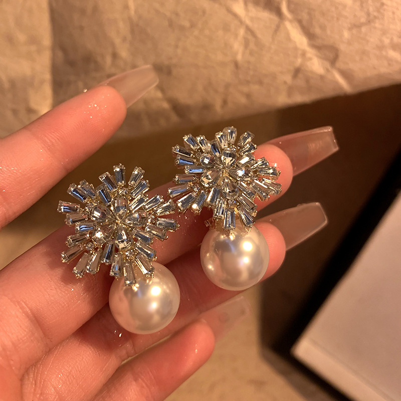 Retro Exquisite Full Diamond Snowflake Pearl Earrings for Women Special-Interest Design High-Grade Earrings Temperament Personality Affordable Luxury Earrings