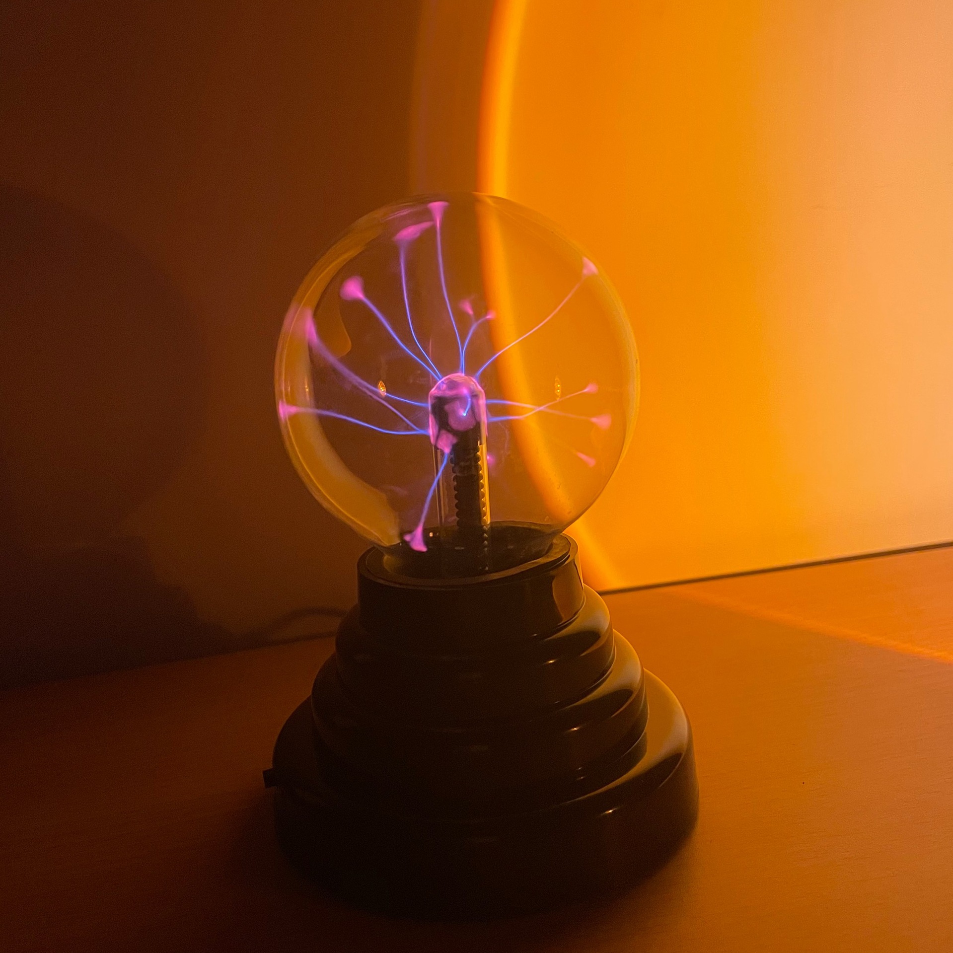 一个有趣的小玩意发光感应闪电球送朋友的节日生日礼物中秋节礼品