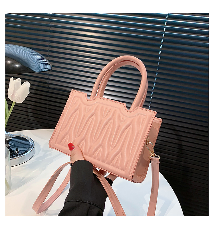 Fashion Women's Shoulder Bag 2022 Autumn and Winter All-Match Fashion Pleated Handbag Simple Commute Crossbody Bag Wholesale