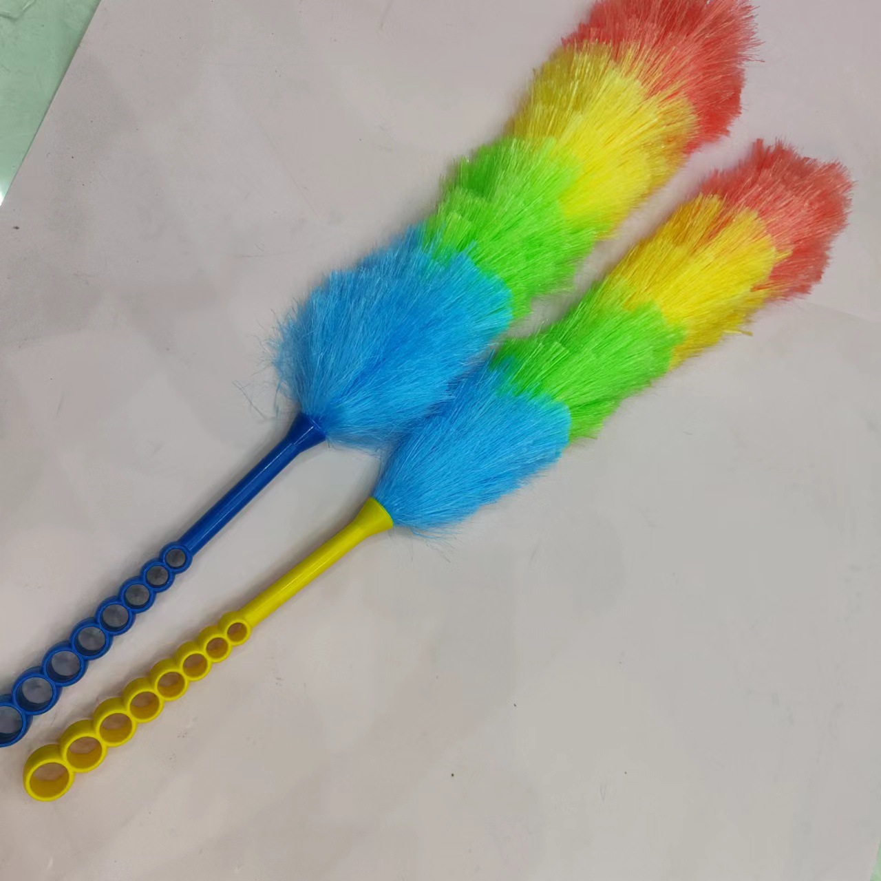 Source Factory Feather Duster Plastic Rainbow Hair Duster Static Dust Remove Brush Lengthened Dusting Brush 0766