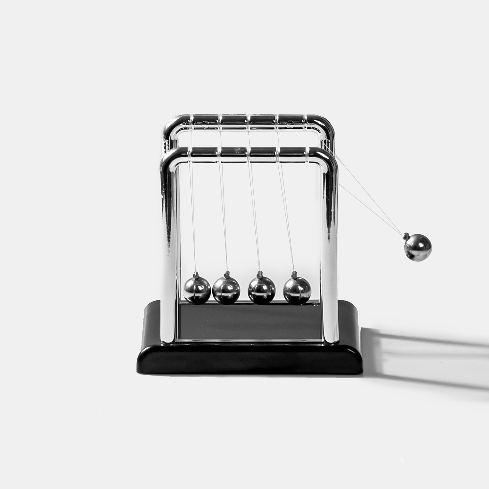 无聊了玩玩牛顿碰碰球!解压摆球悬浮球玩具办公室桌面摆件-阿里巴巴