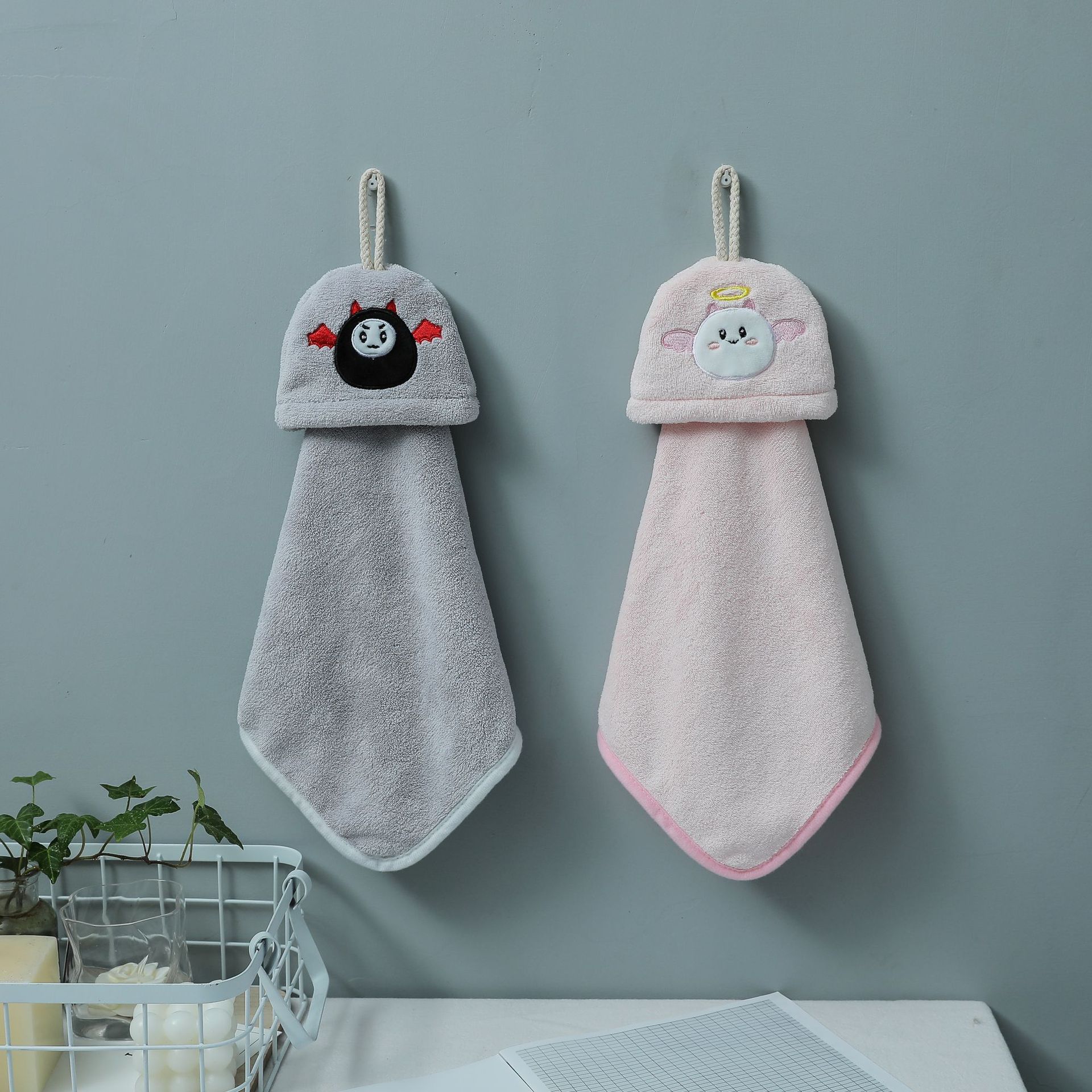 Wholesale Strong Absorbent Towel Household Kitchen Bathroom Hand Towel Hanging Coral Fleece Children's Cartoon Embroidered Towel