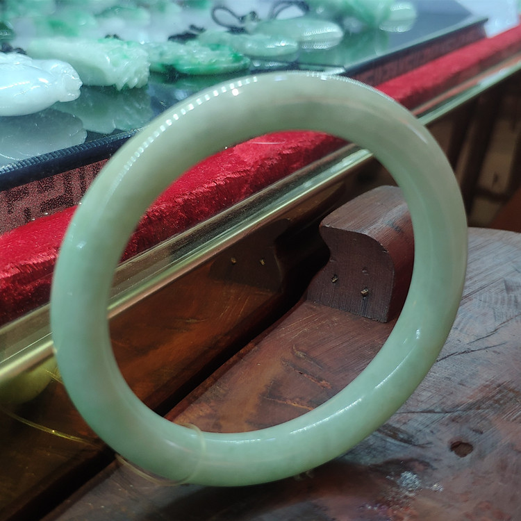 圆条边翡翠手镯a货豆青种淡绿 52mm 玉手环