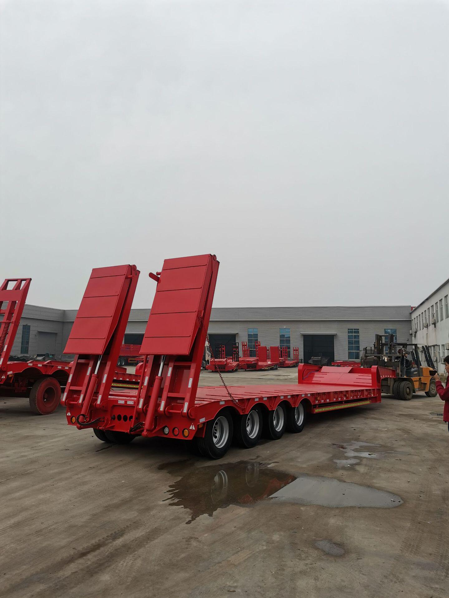 13米钩机板半挂车 挖掘机运输半挂车 三桥低平板半挂车 正常上户