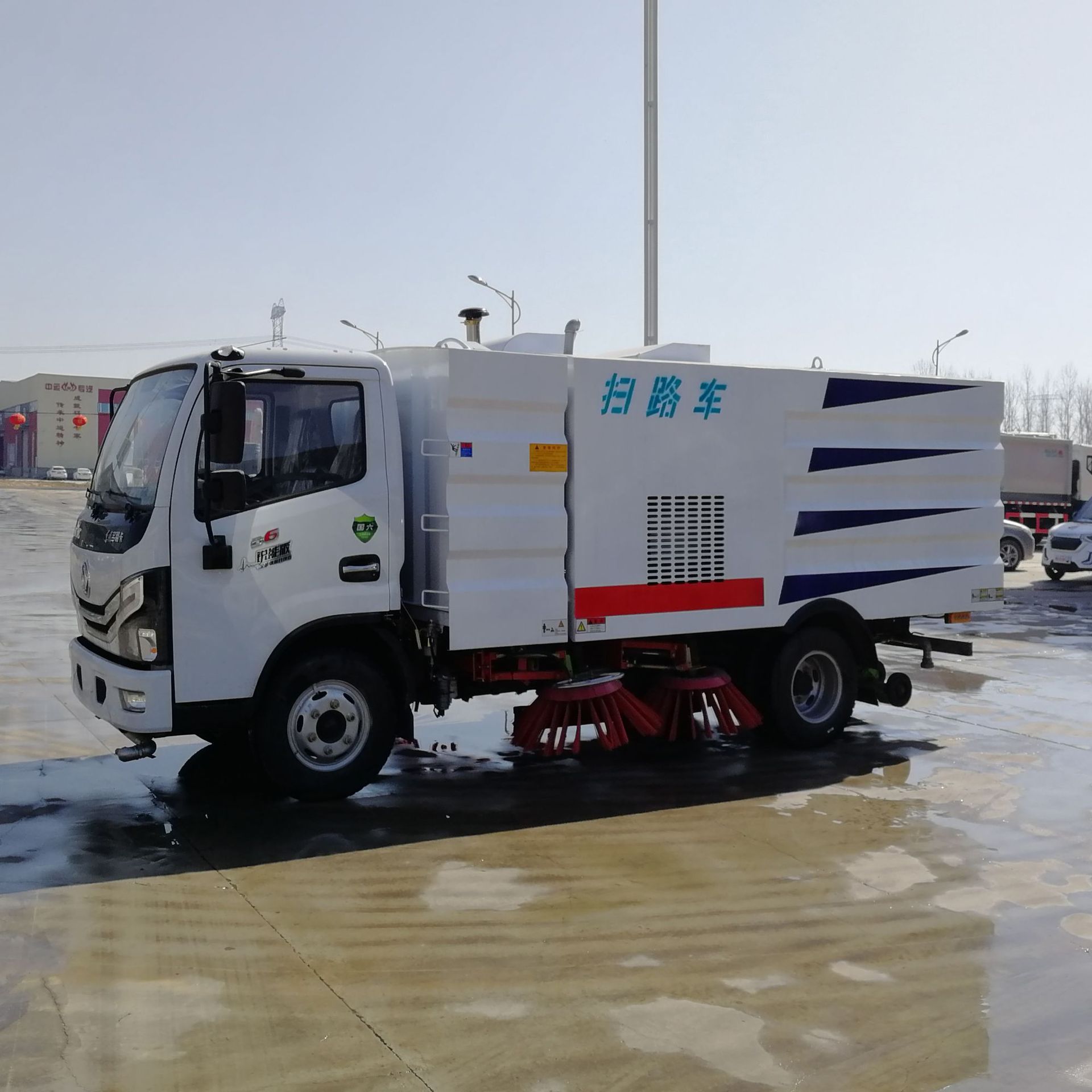 道路清扫洒水车扫路车环卫车可交意向金定制