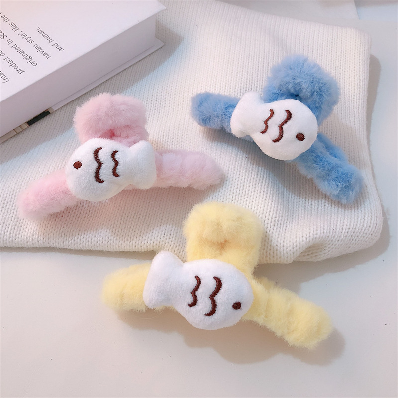 蓝色小鱼毛绒发夹女后脑勺可爱鲨鱼夹子头饰秋冬毛绒抓夹发饰