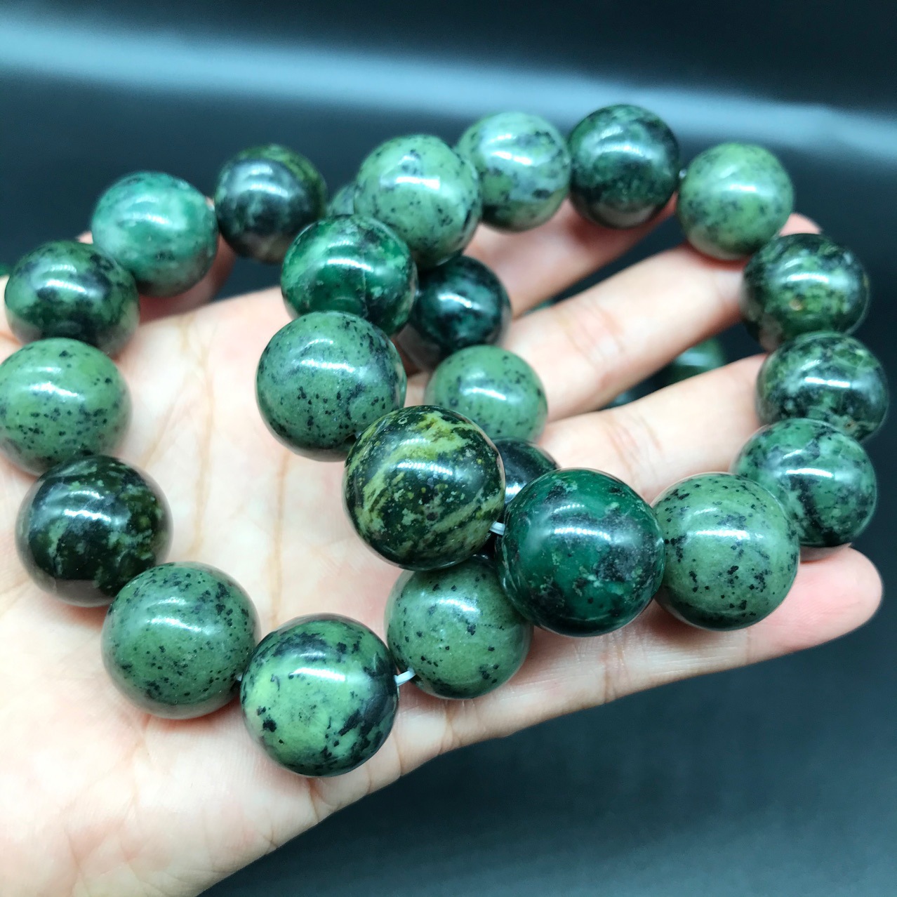 智贝主图_2藏玉药王石手链戴磁性蛇纹石玉陨石手链男款药王石