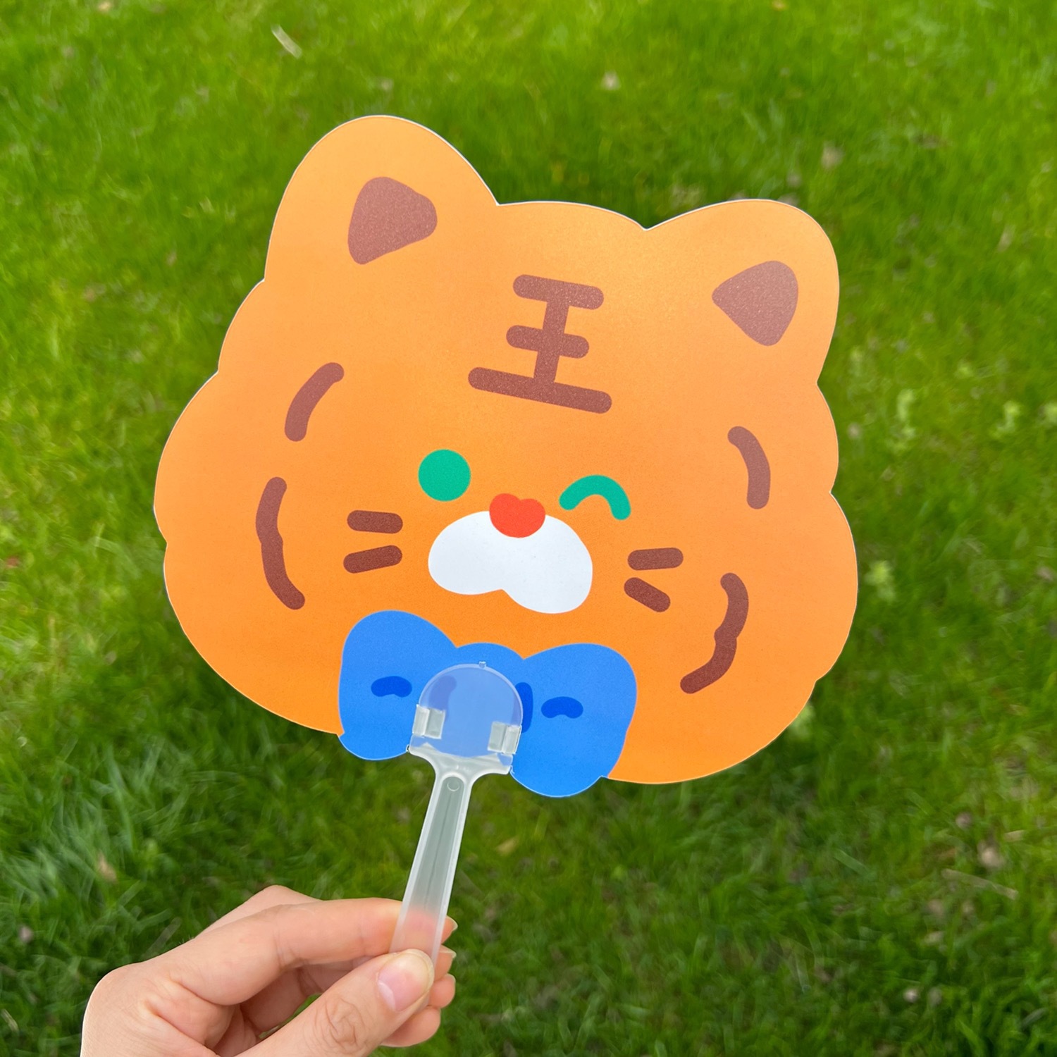 腾亿优品ins卡通可爱小熊小兔小老虎手柄扇子学生迷你便携随身扇