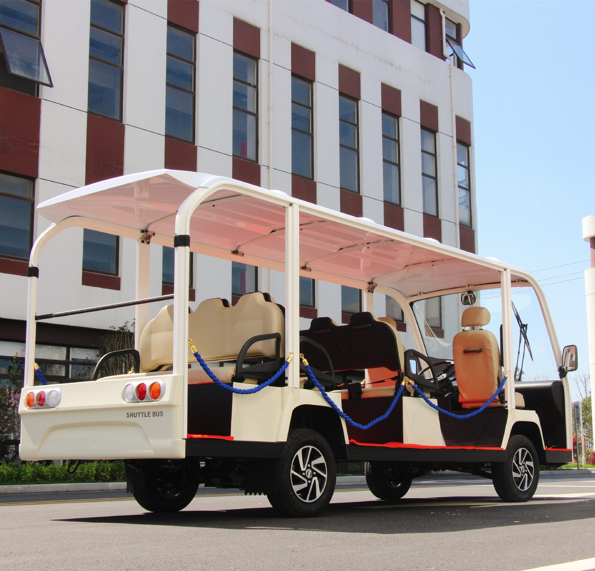 11座电动观光车半封闭带雨帘景区游览电瓶车酒店接待售楼处看房车