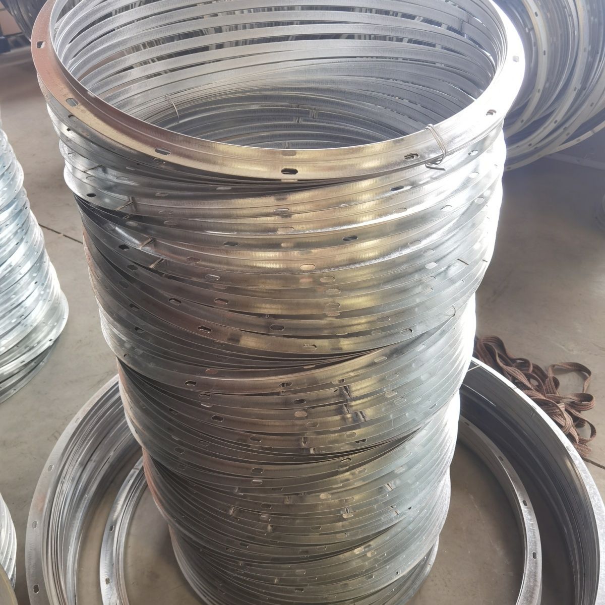 镀锌风机风管角钢法兰直销圆形风机通风管道冲压焊接法兰支持