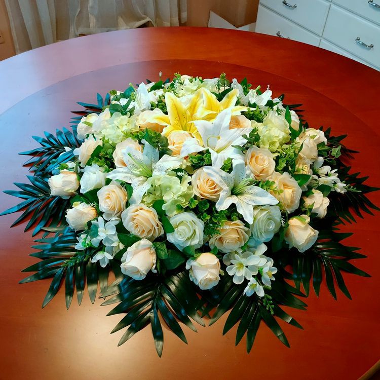 酒店圆形大餐桌桌摆装饰花艺百合桌摆插花饭店餐厅桌摆花摆台