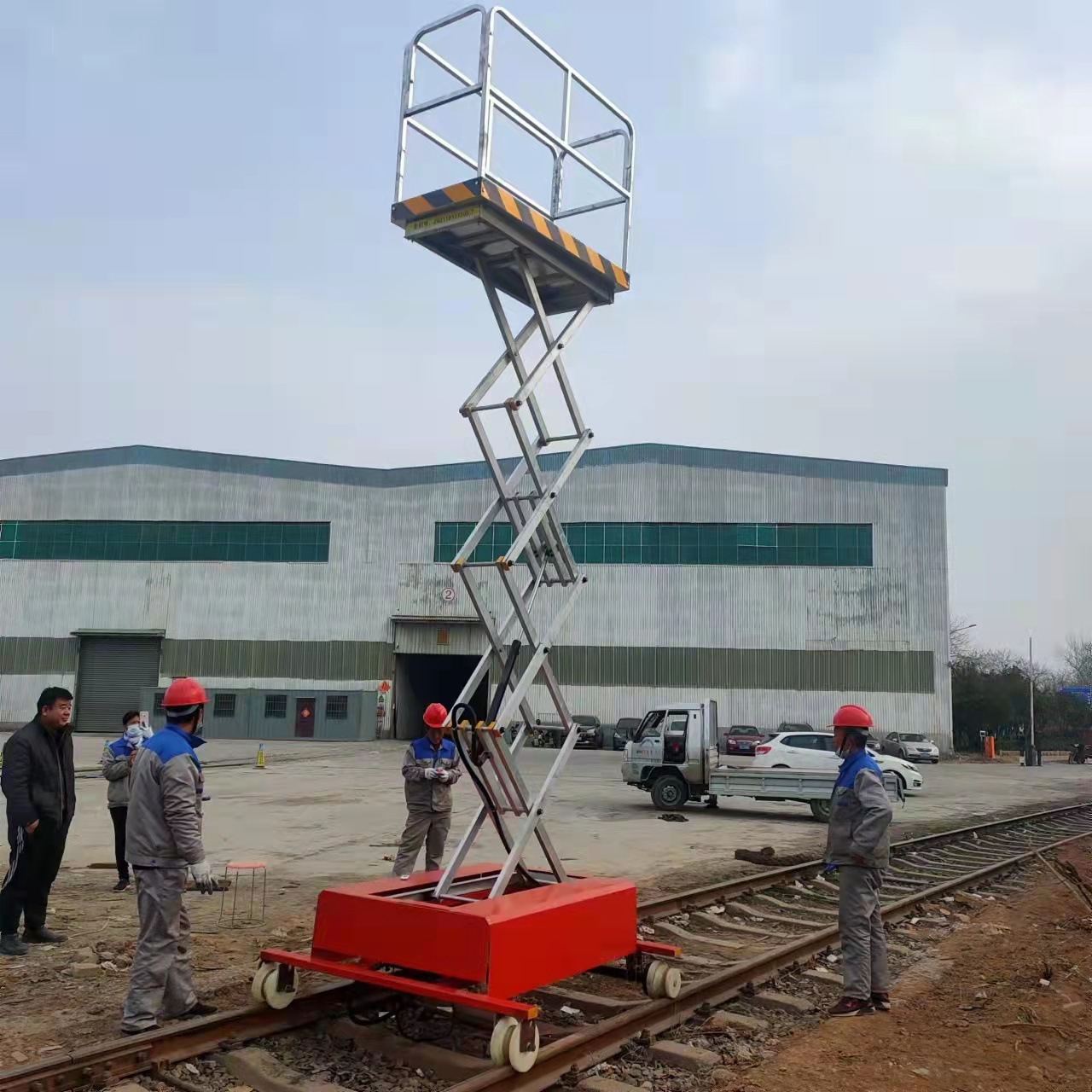 直供动车组高铁检修升降平台 电动移动式高铁维修专用升降平台