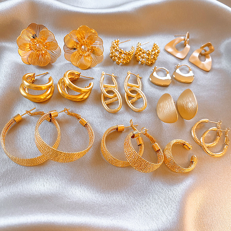 Real Gold Plated Hollow Flower Geometric Oval Stud Earrings European and American Metallic Earrings Exaggerated Temperamental Earrings Wholesale