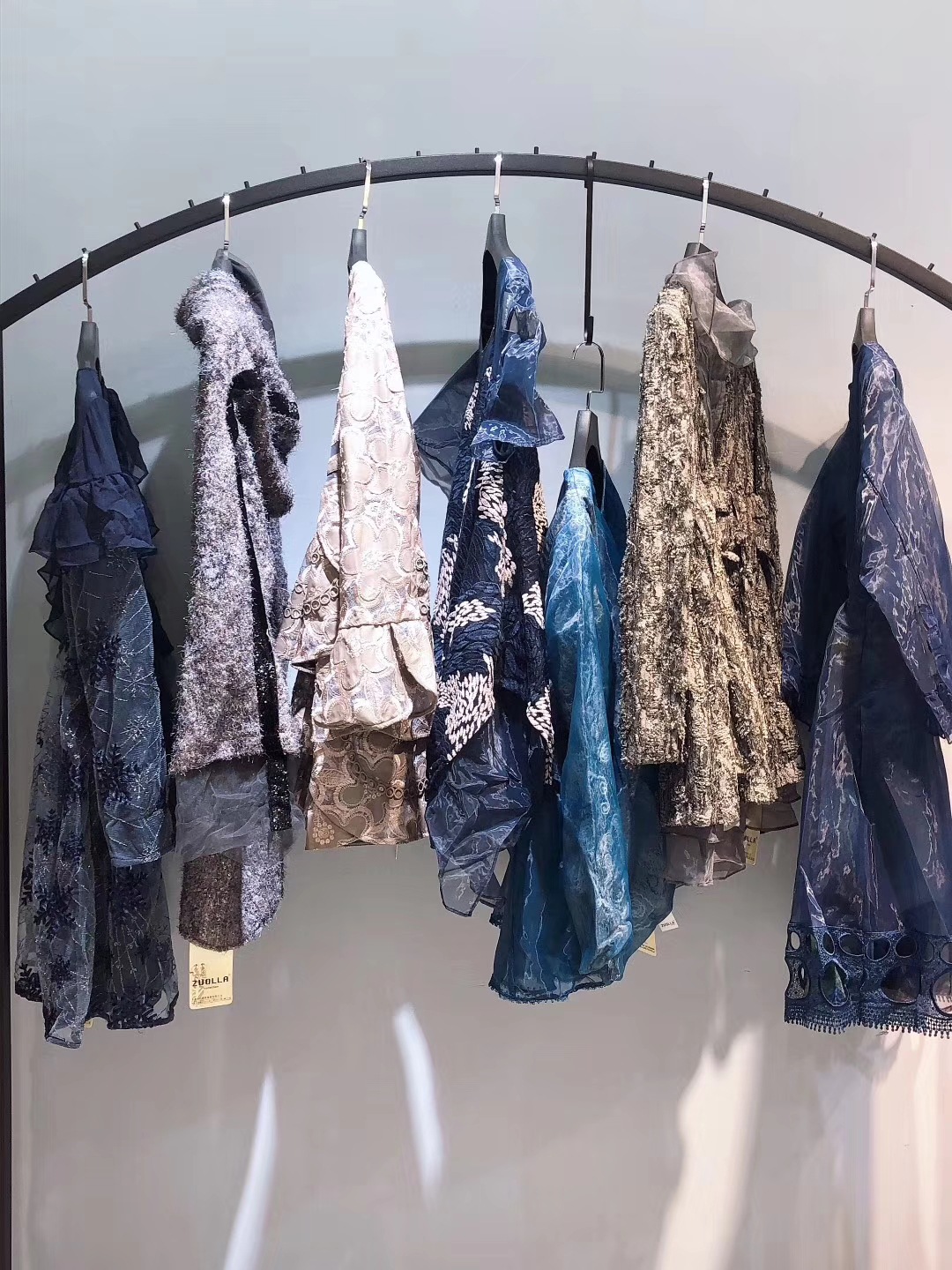 卓拉21春装品牌折扣女装尾货实体店网络直播带货一手货源走份批发