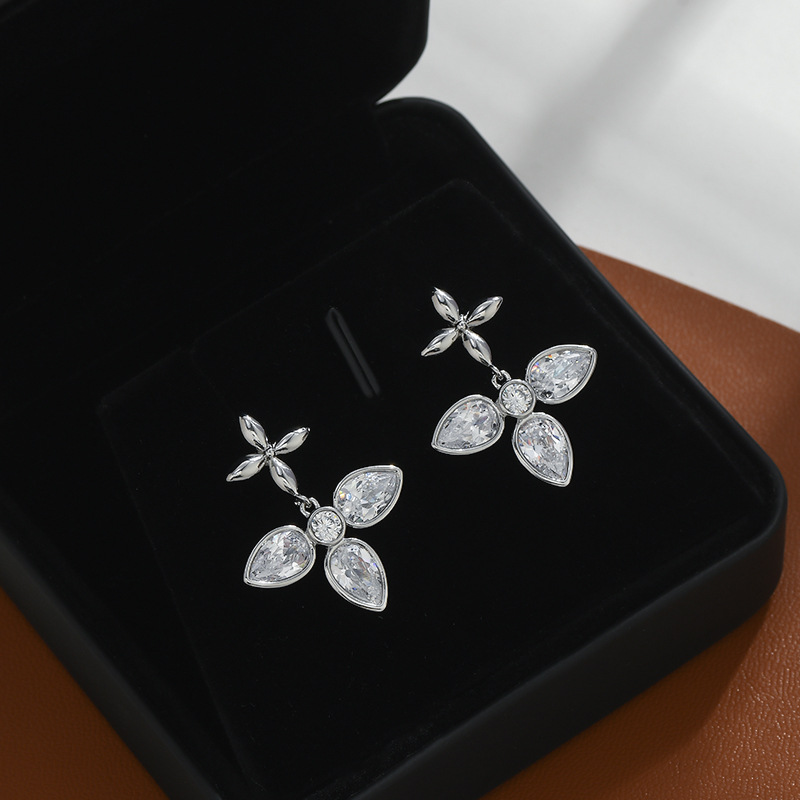 2024 New Zircon Elegant Stud Earrings for Women Sterling Silver Needle High-Grade Cross Earrings Fabulous Personality Earrings