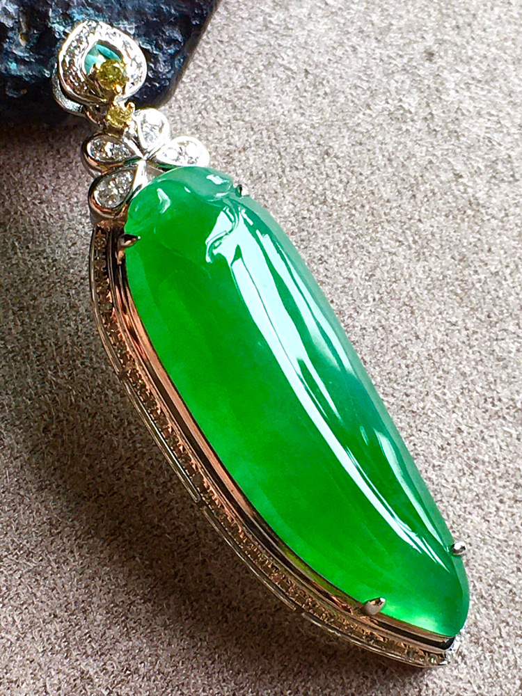 天然缅甸翡翠吊坠高冰种正阳绿福瓜玉挂件带证书老坑a货男女款