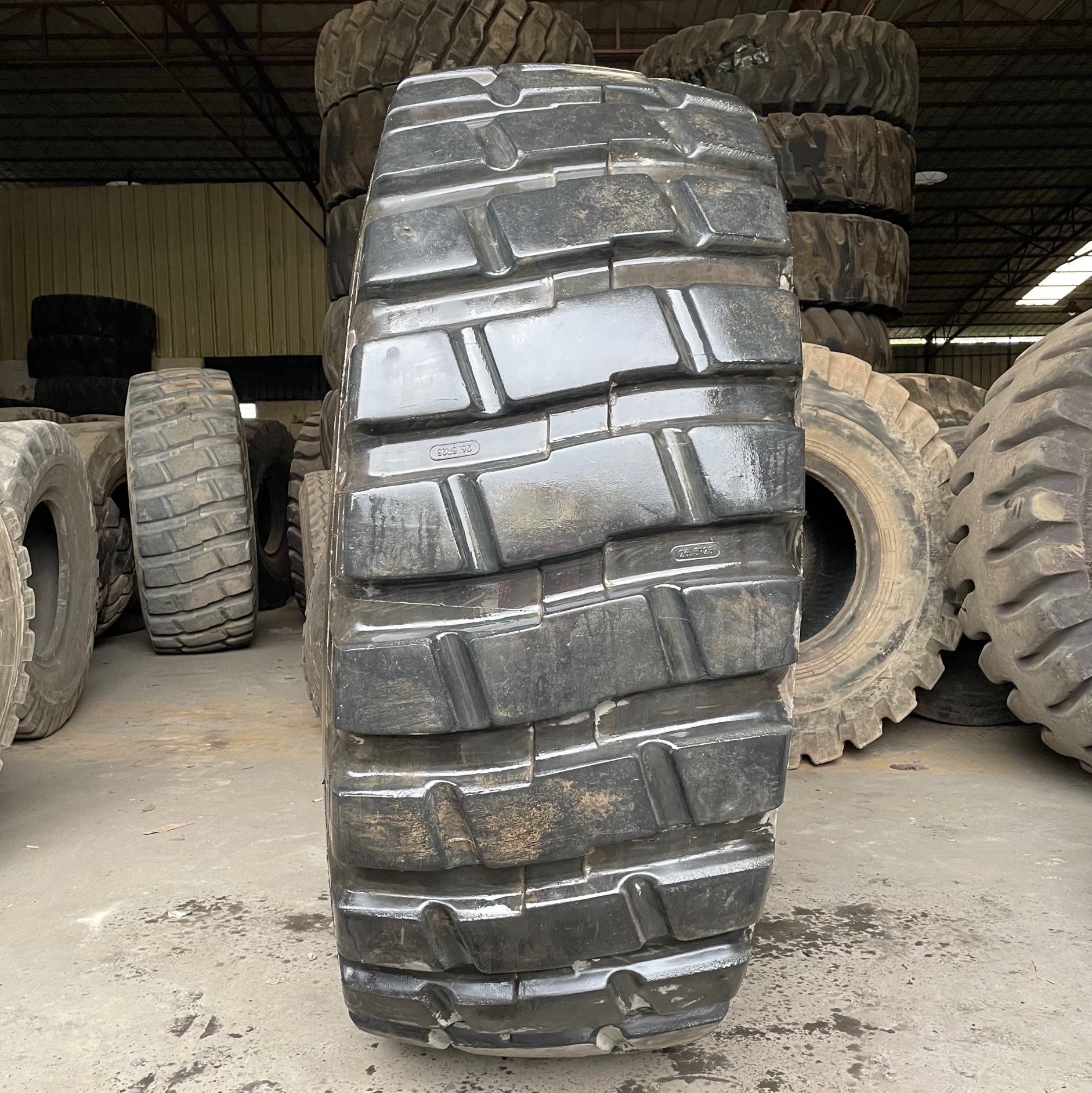 5r25工程轮胎60铲车轮胎矿山花纹加深大载抗压轮胎-阿里巴巴