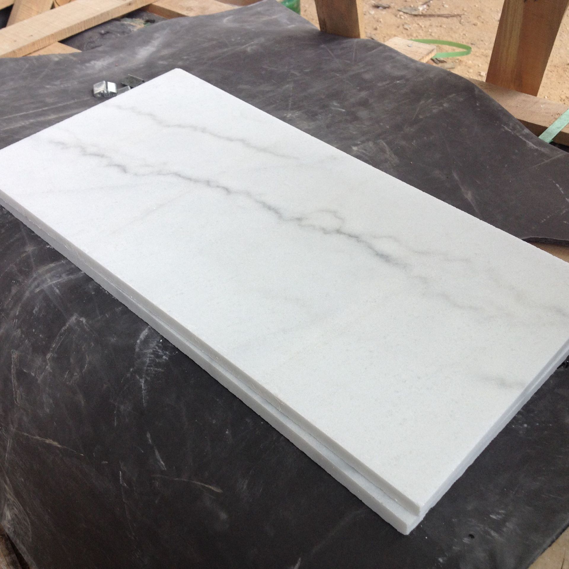 广西白大理石楼梯踏步石材 白色大理石板背景墙工程地砖墙面台面