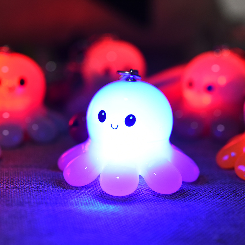 创意带灯八爪鱼亚克力钥匙扣卡通章鱼公仔发光挂件情侣汽车钥匙链