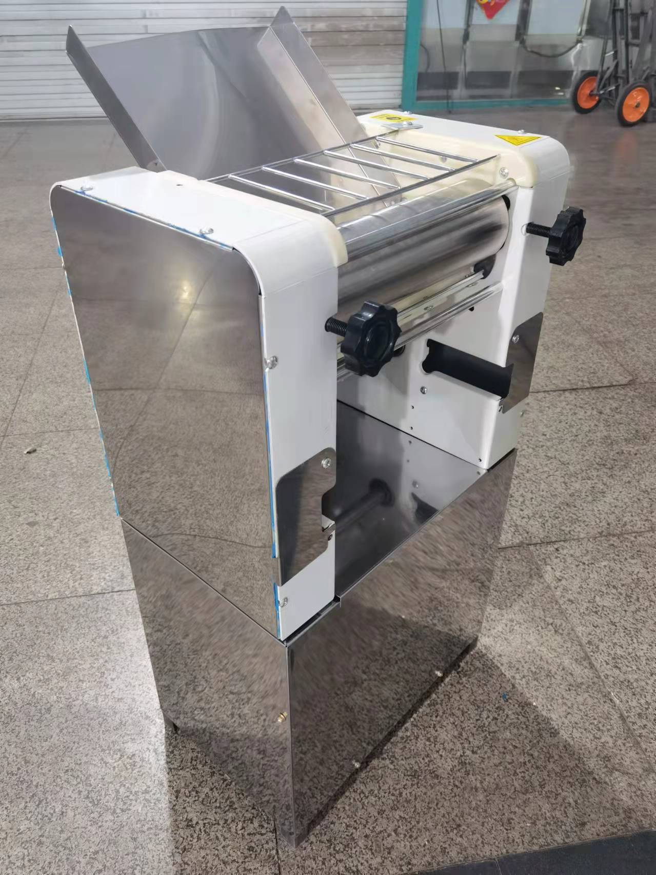 商用不锈钢电动压面机 大台式300静音揉面匠面机自动拉面机
