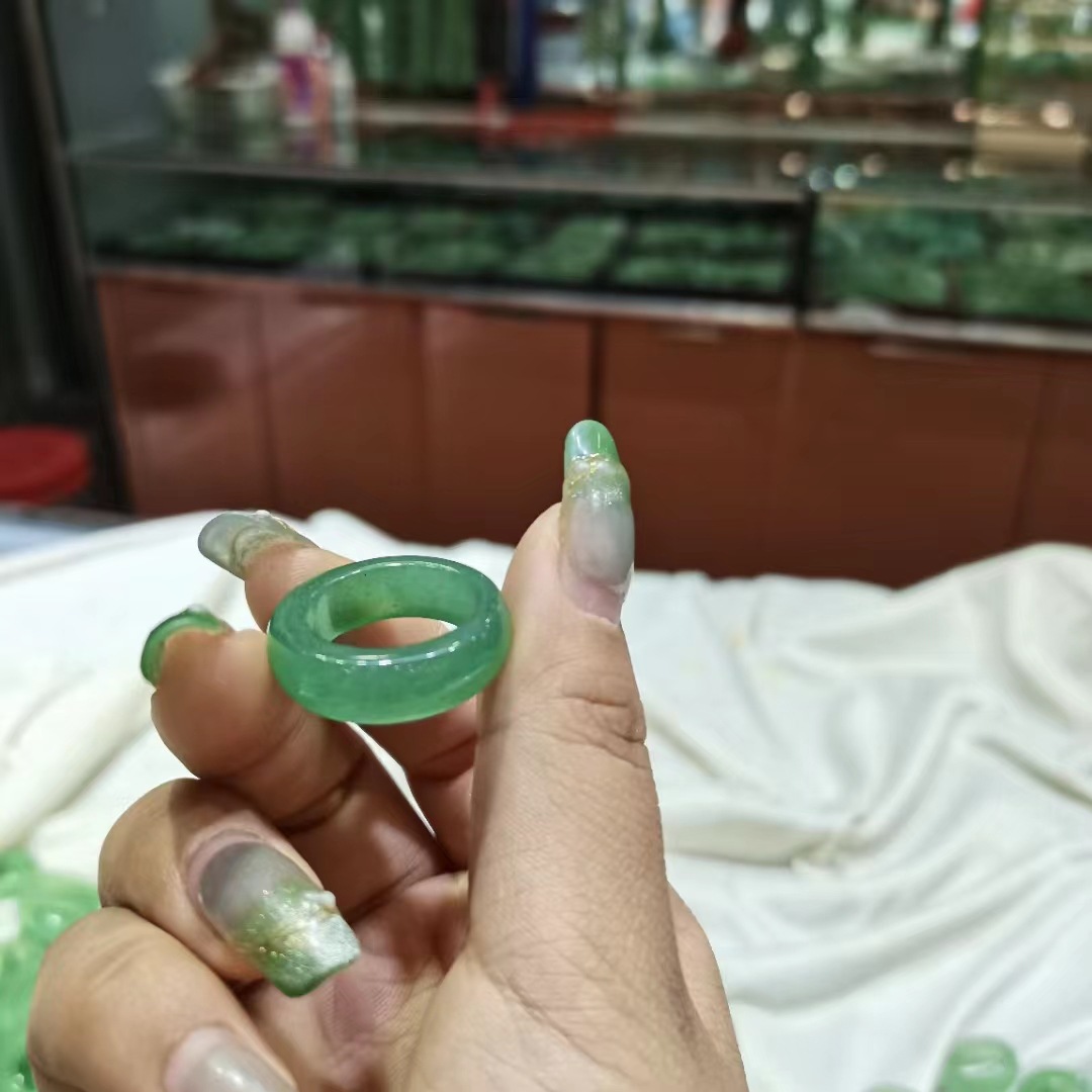 巴西东陵玉戒指天然玉石老坑绿色男女款素面指环情侣婚戒圈
