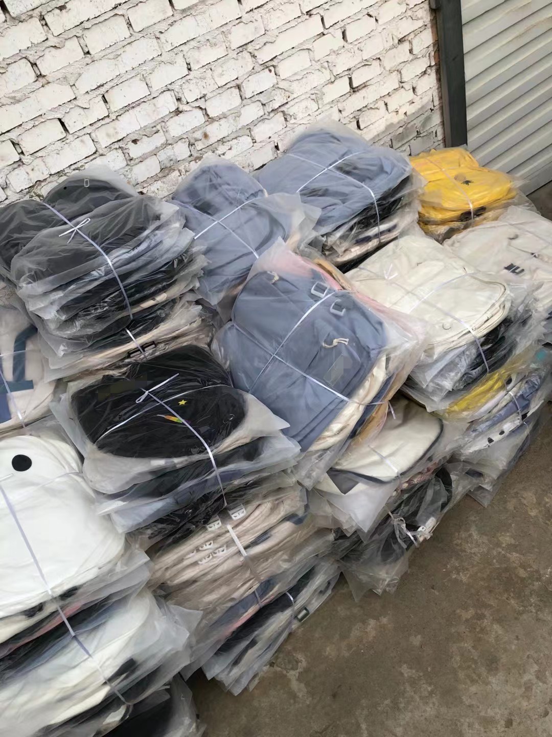 外贸尾单处理帆布双肩包库存杂款摆地摊背包户外旅行运动书包混批