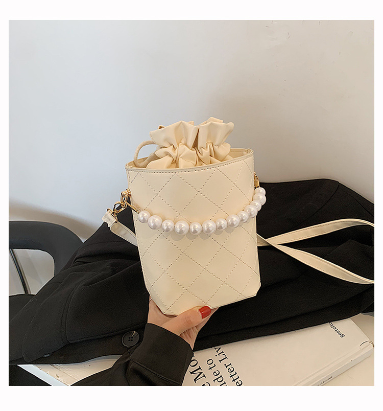 Pearl Hand Crossbody Bag Women's 2021 New Fashion Pu Women's Bag Simple Korean Style Single Shoulder Rhombus Bucket Bag