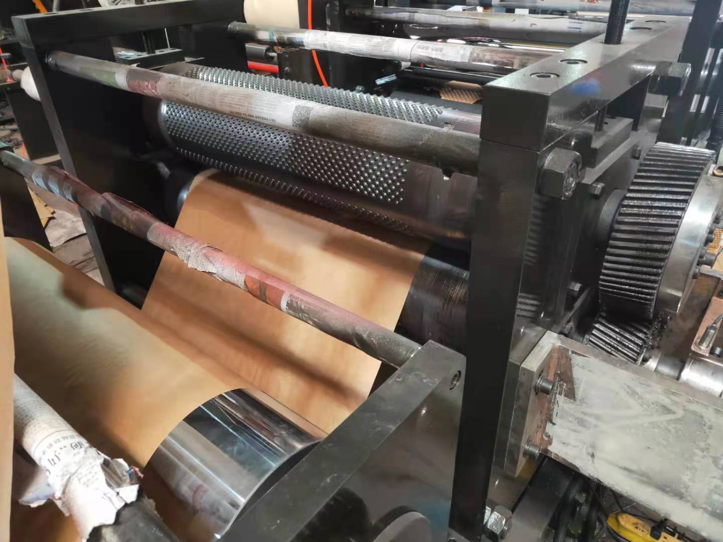 进货单买家服务支付方式产品参数:本机是把纸张压成蜂槽板纸理想设备