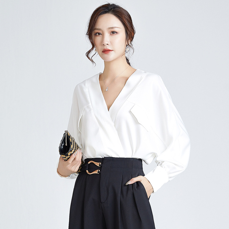 9不退不换】v字领蝙蝠袖袋盖拼接上衣纯色单粒暗扣气质衬衫