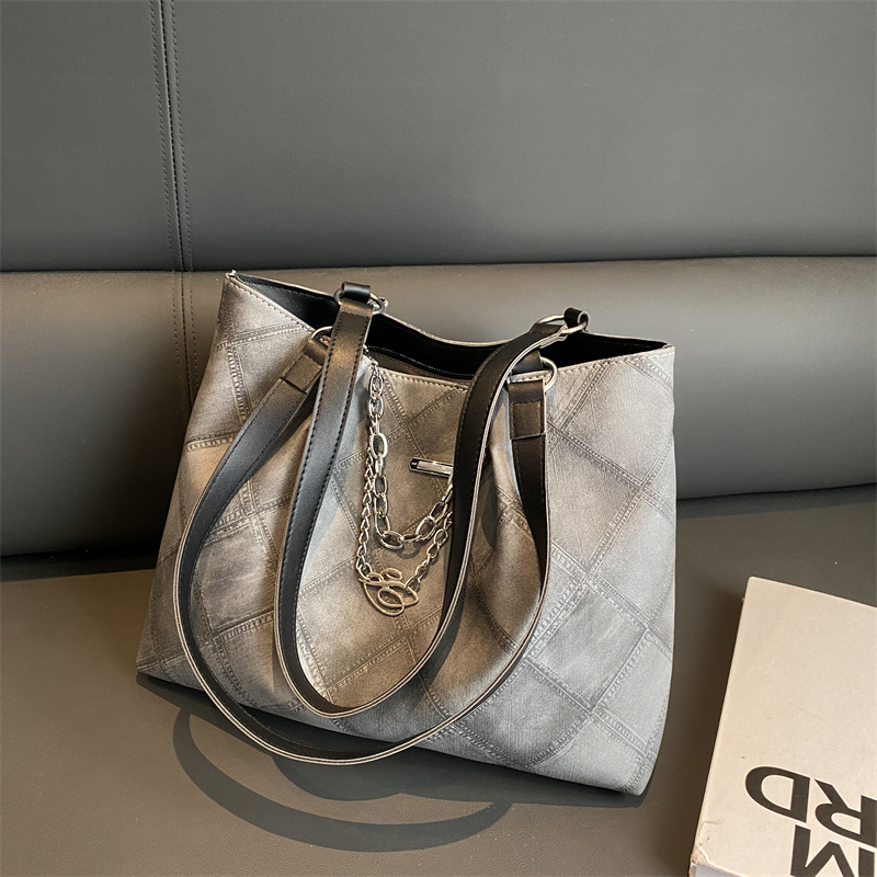 Niche Rhombus Tote Bag Female 2023 New Large Capacity Bag College Class Commuter Bag Shoulder Portable Big Bag