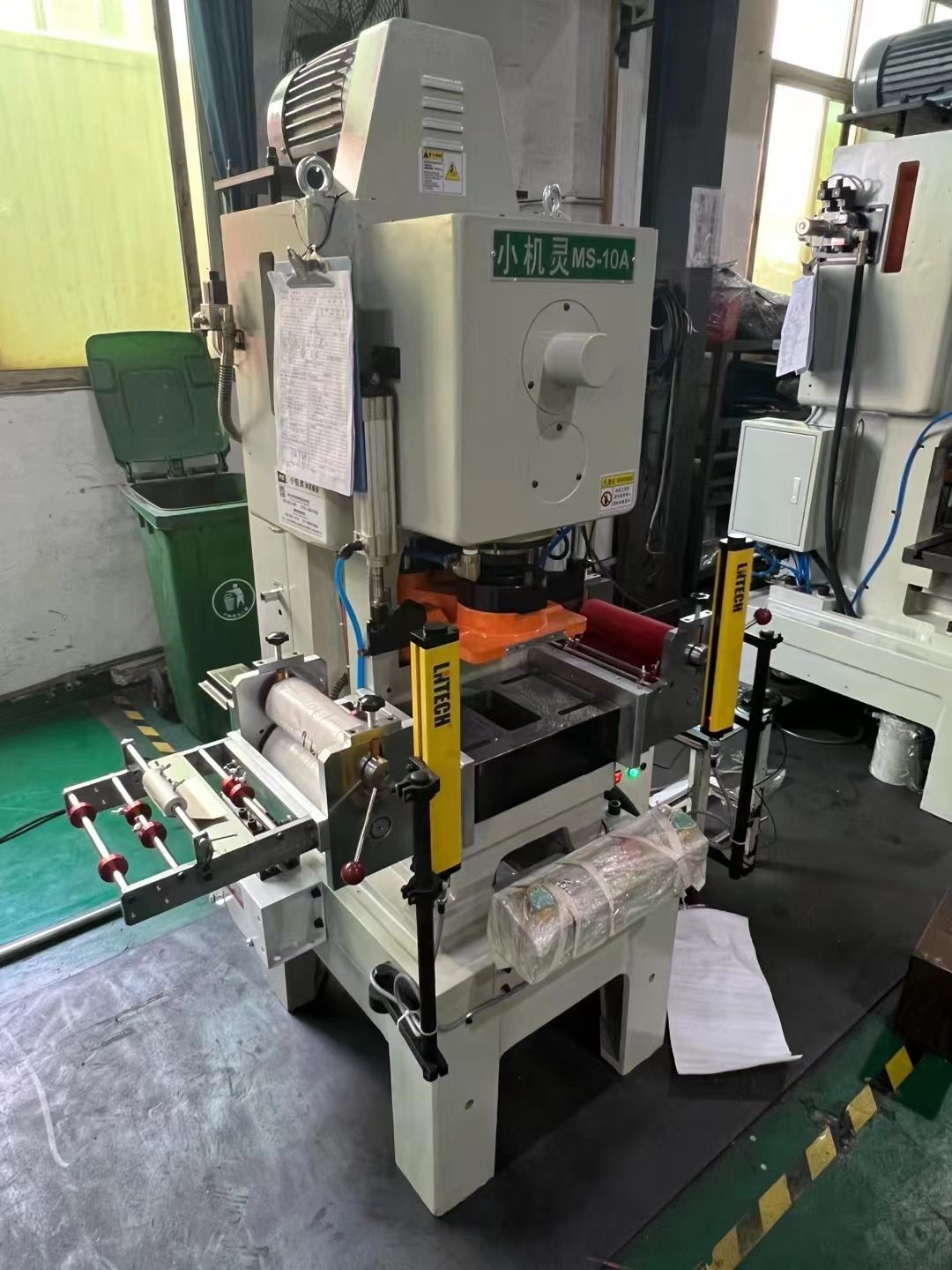 深圳厂家供应小型精密冲床,精密模切冲床,半段模切机