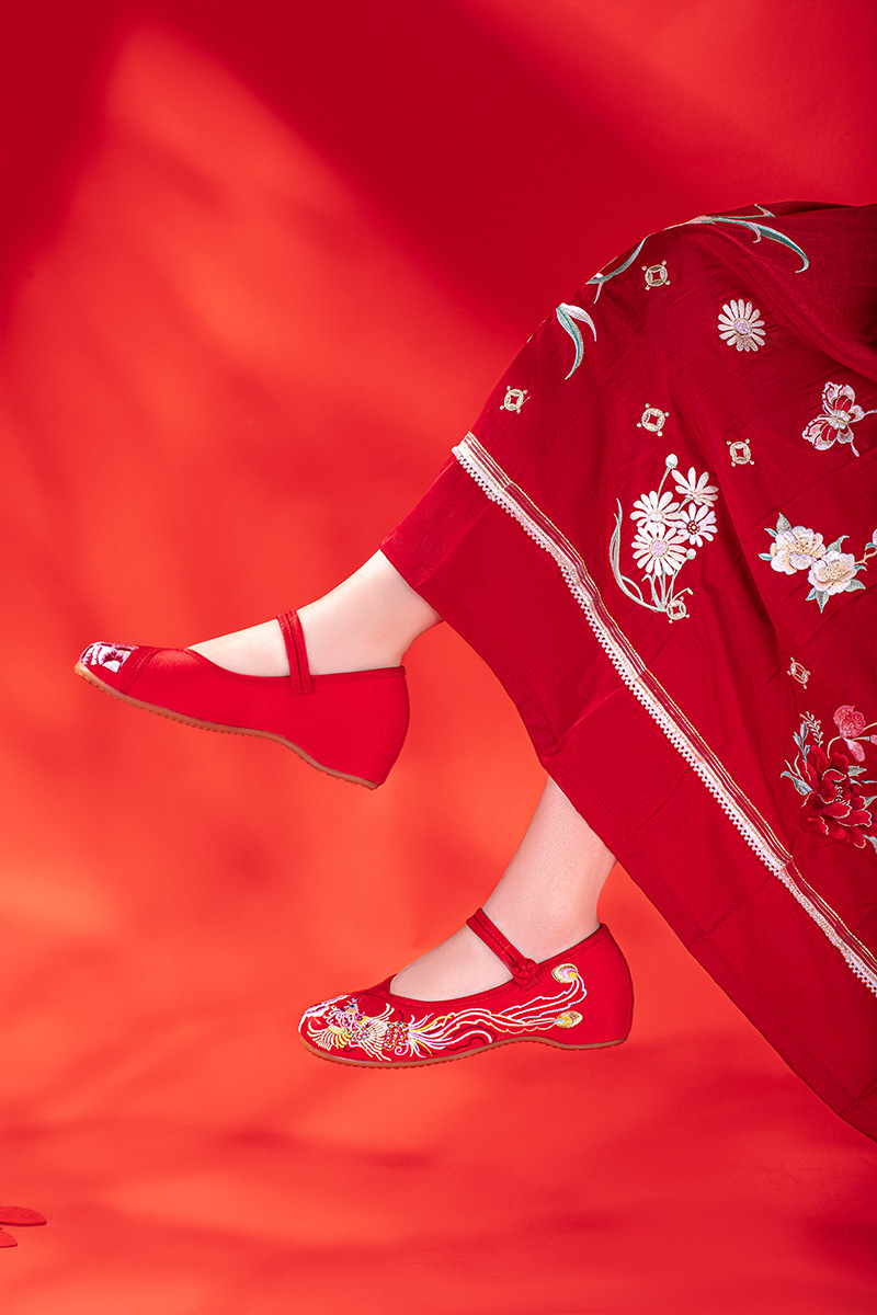 红色婚鞋女新款平跟秀禾鞋中式敬酒新娘鞋结婚鞋子古风汉服搭配鞋