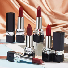 迪奥口红872色号这个有点偏梅子色,不太适合我.