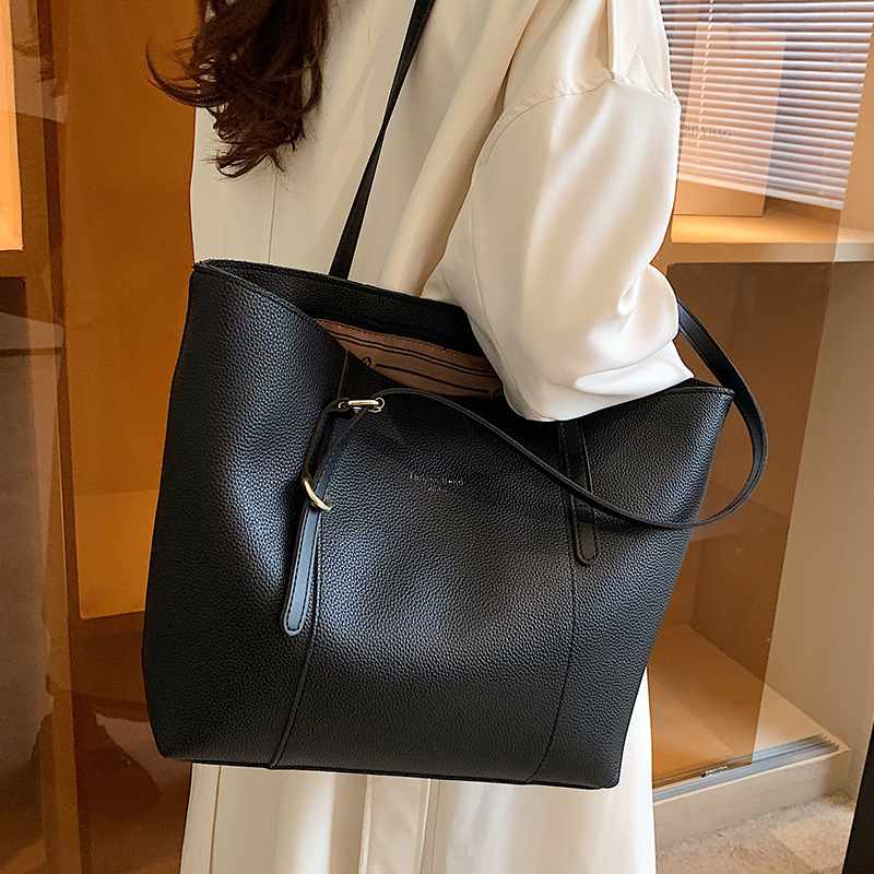 Large Capacity Bag Women's Autumn and Winter 2022 New Fashion Casual Shoulder Bag Simple Textured Women's Commuter Tote