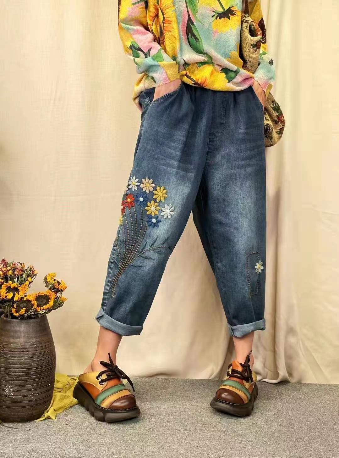 2022年春季新款刺绣牛仔裤女图案宽松显瘦松紧腰八分裤大码女装薄