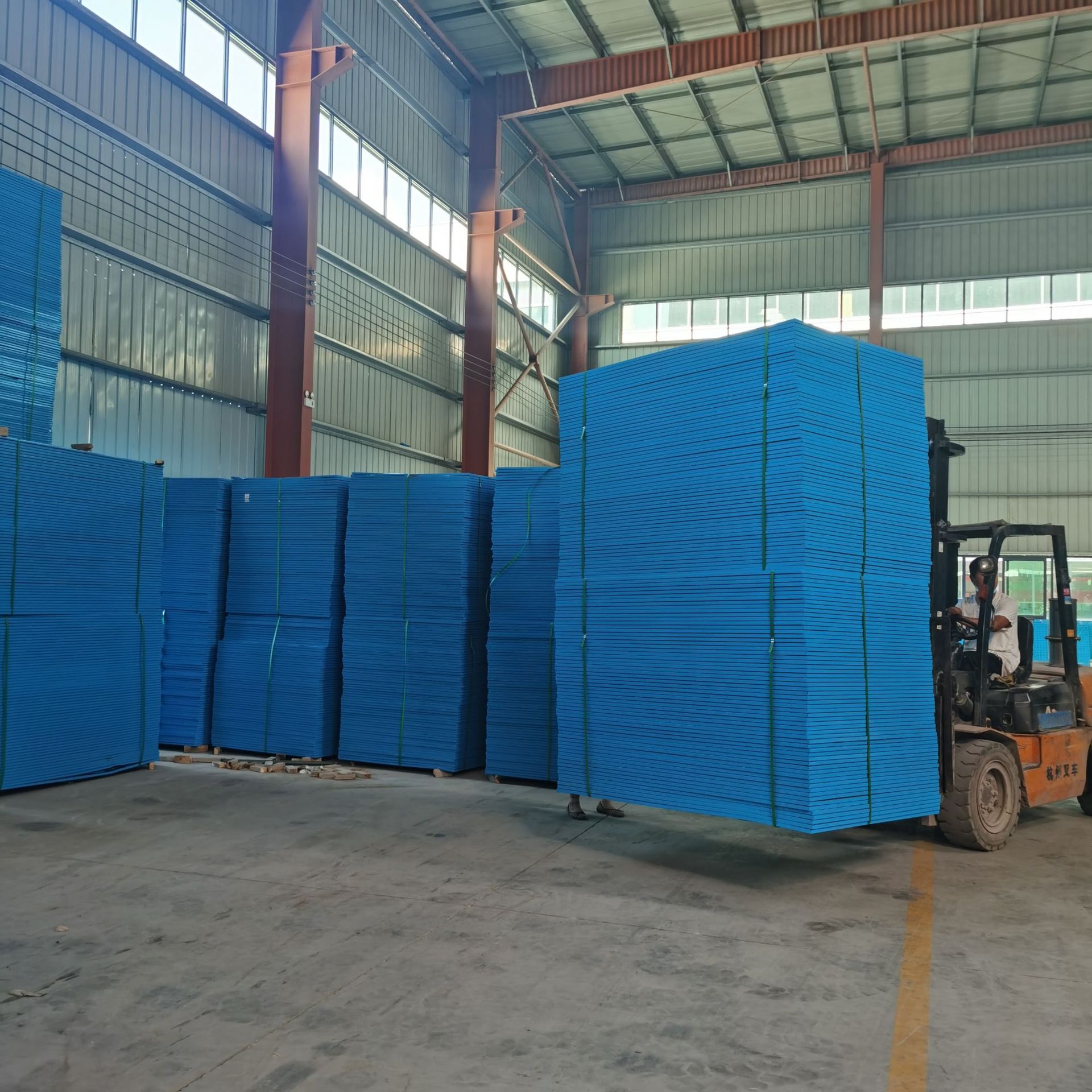 高层建筑安全防护现货建筑工地施工安全防护爬架网金属钢板网