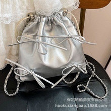 水桶包包女2024新款小众设计链条双肩包女高级感时尚斜挎抽带背包