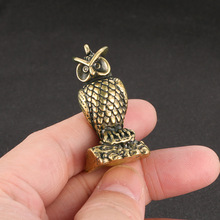 古玩杂项收藏铜器实心站立猫头鹰钥匙扣挂件黄铜做旧动物茶宠摆件
