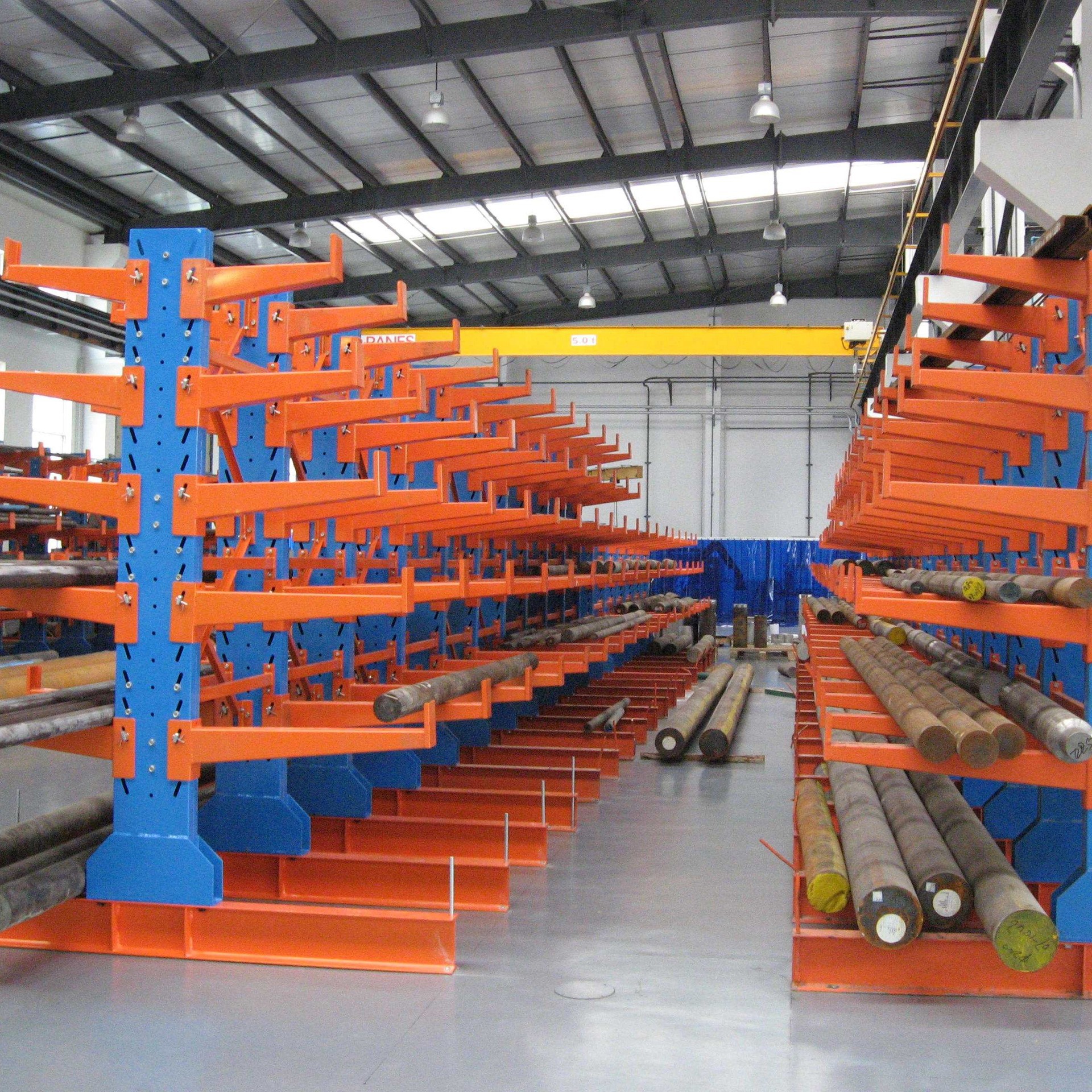 成都仓储货架厂多层式悬臂式货架置物架子单双面重型悬臂货架批发