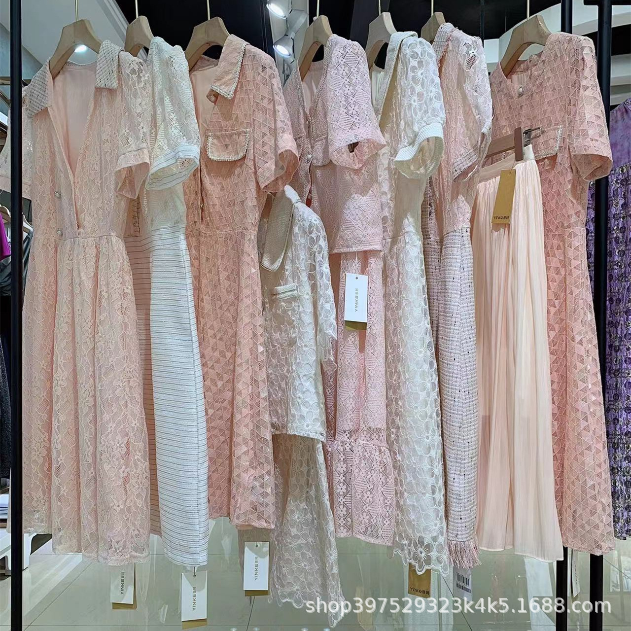 亨奴22秋广州十三行服饰女装尾货批发一手货源杂款走份直播间爆款