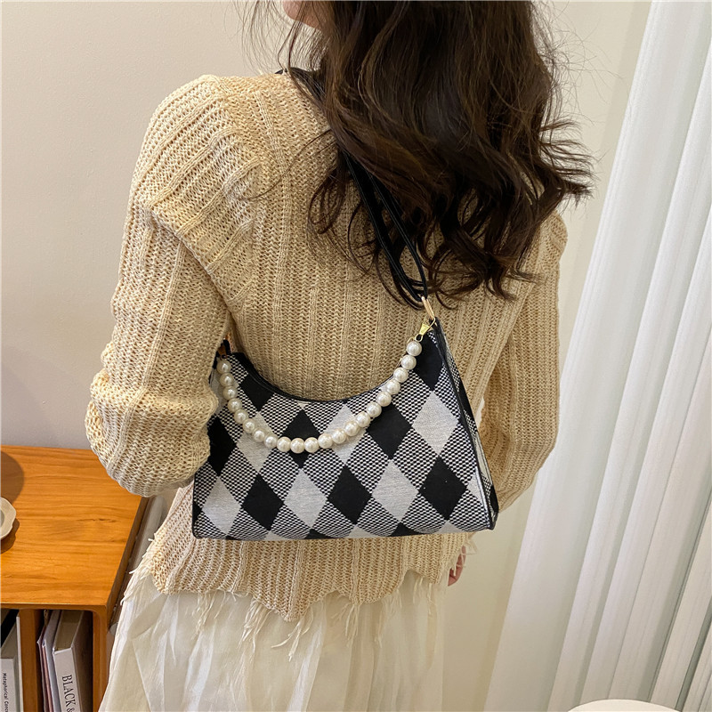 Single Shoulder Bag, Fashionable Texture, Spring New Simple Underarm Bag Rhombus Casual Retro Commuter Pearl Bag